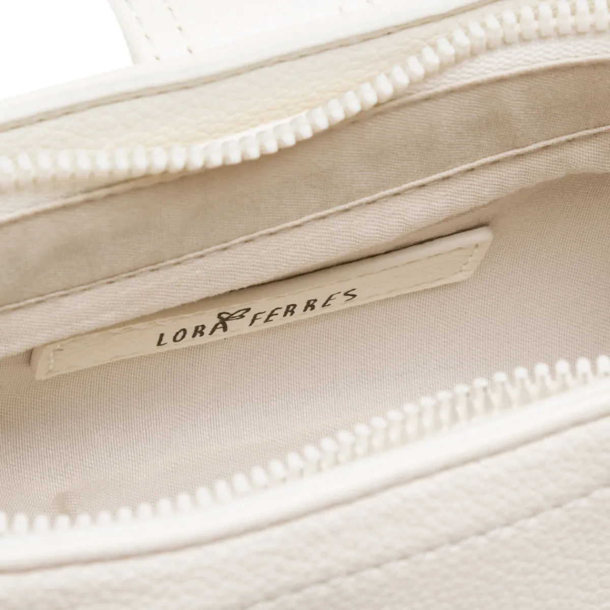 Sale Borsa a Spalla Bianca da Donna con Borchie e Fibbia frontale Donna Borse A Spalla