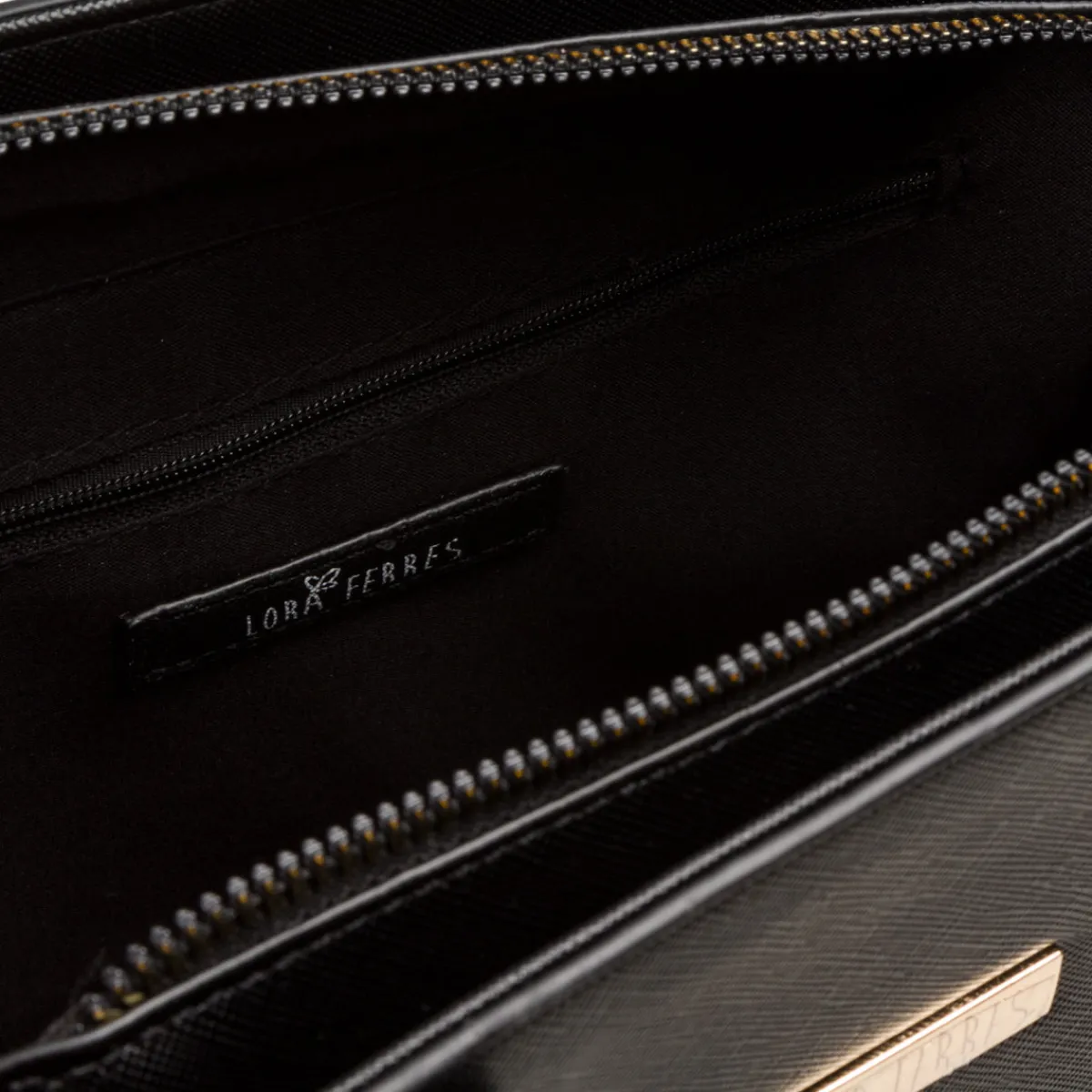 Online Borsa a spalla da donna nera con logo in metallo Donna Borse A Spalla