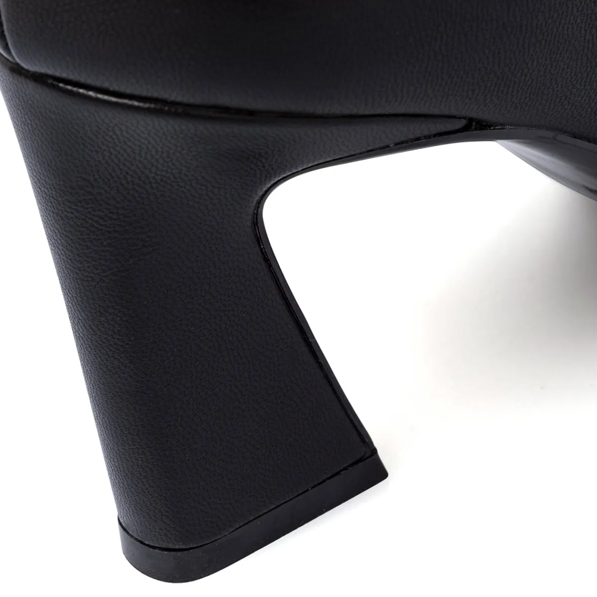 Outlet Décolleté nere da Donna con tacco squadrato 7,5 cm Donna Décolleté