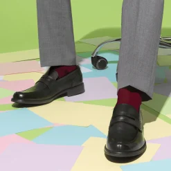 Sale Mocassini neri in pelle da uomo con mascherina Uomo Mocassini Uomo