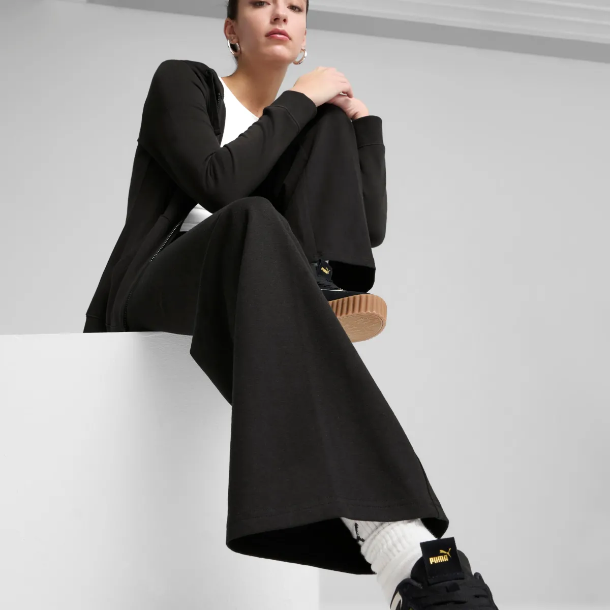 Discount Pantaloni sportivi e casual neri in cotone da donna con logo Donna Abbigliamento Puma|Gonne E Pantaloni