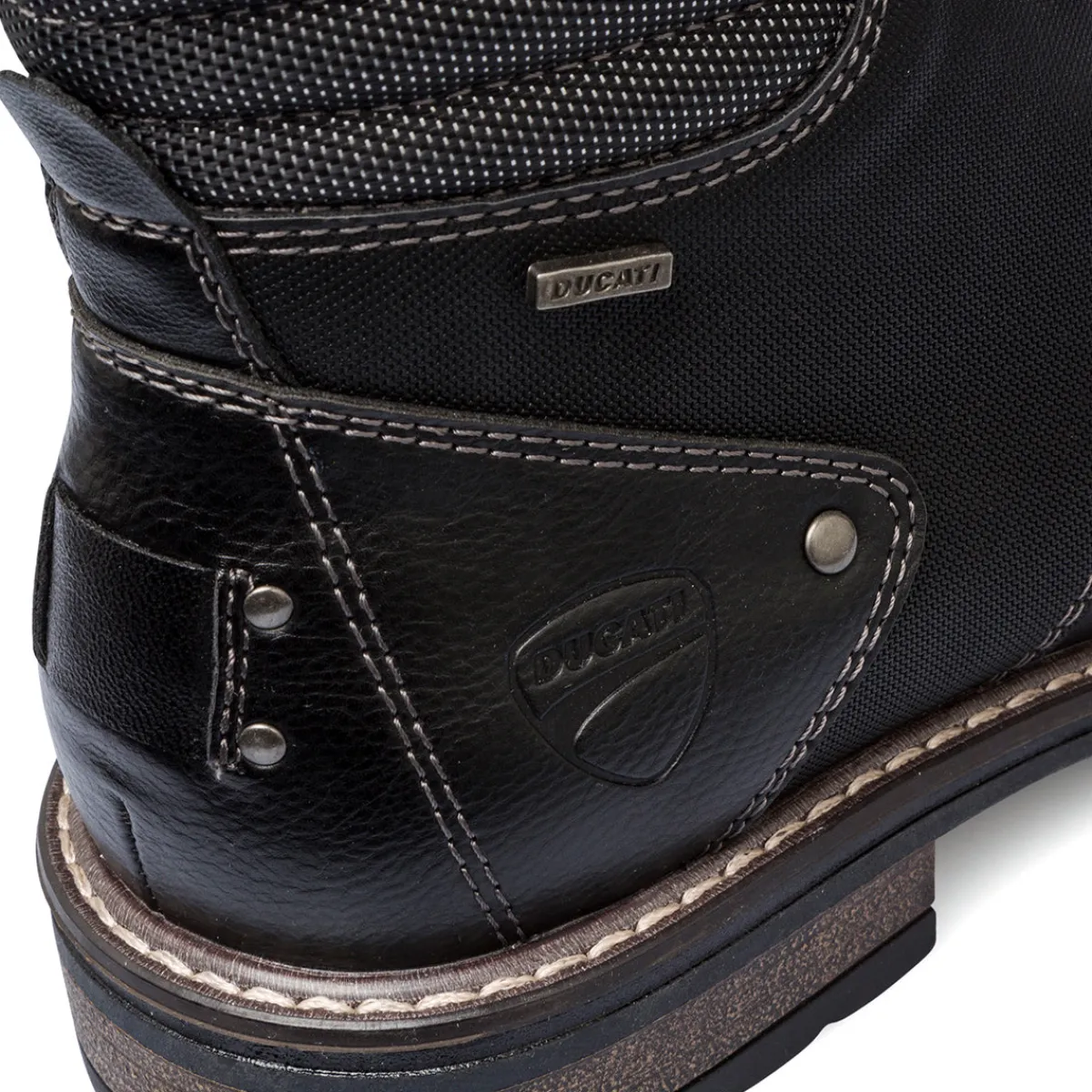 Outlet Scarponcini da uomo neri con logo Uomo Scarponcini E Anfibi Uomo