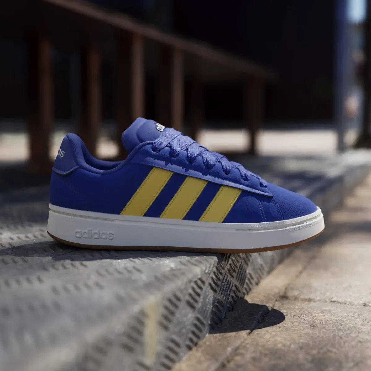 New Sneakers blu da Uomo effetto scamosciato e logo giallo Grand Court Alpha 00s Uomo Scarpe Per Camminare|Scarpe Sportive