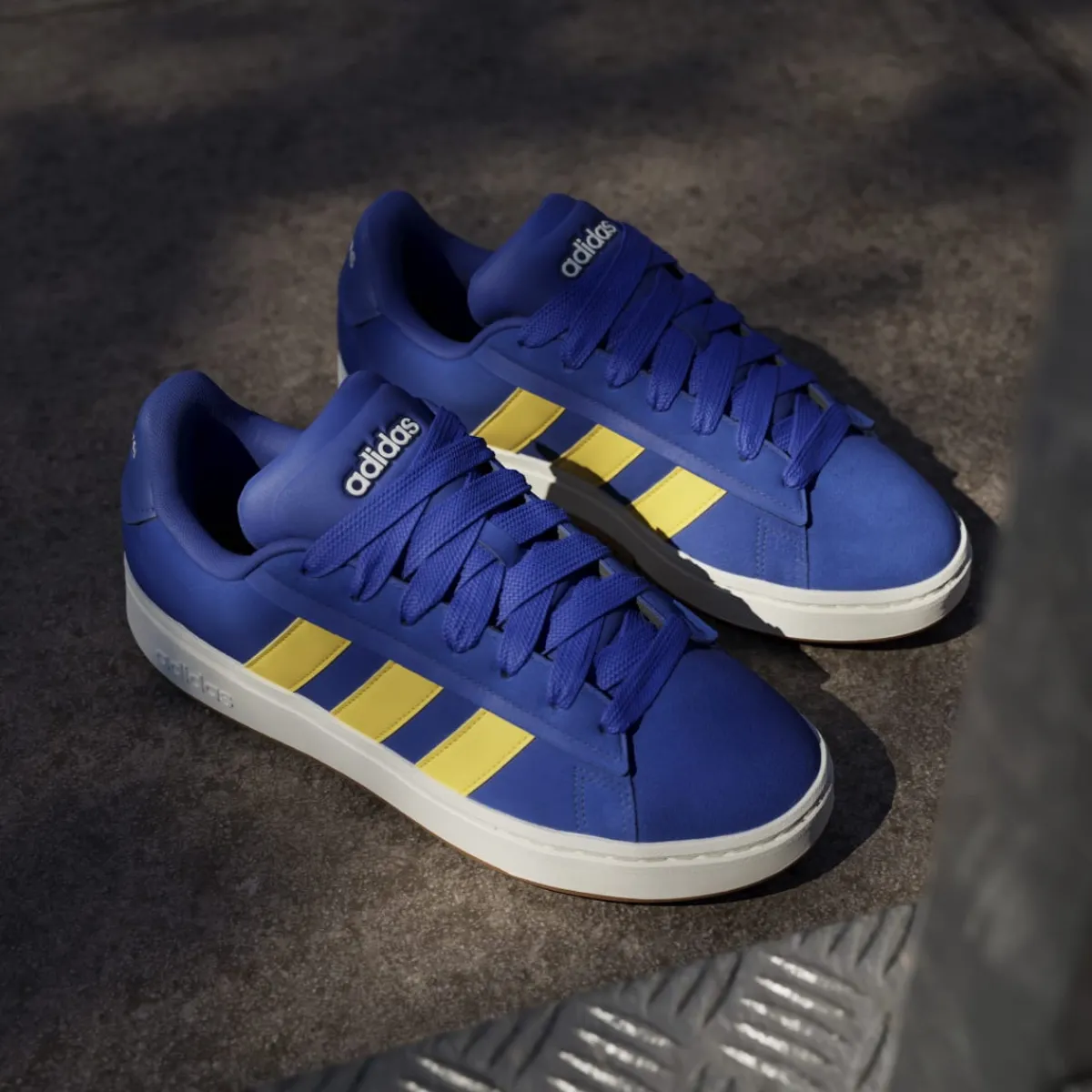 New Sneakers blu da Uomo effetto scamosciato e logo giallo Grand Court Alpha 00s Uomo Scarpe Per Camminare|Scarpe Sportive