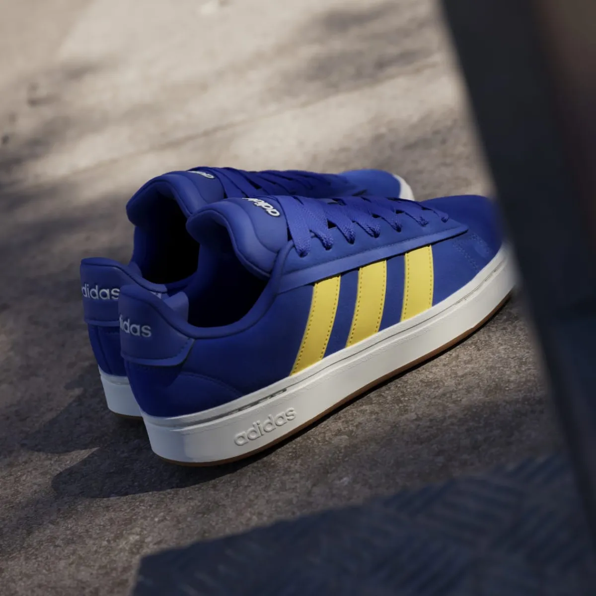 New Sneakers blu da Uomo effetto scamosciato e logo giallo Grand Court Alpha 00s Uomo Scarpe Per Camminare|Scarpe Sportive