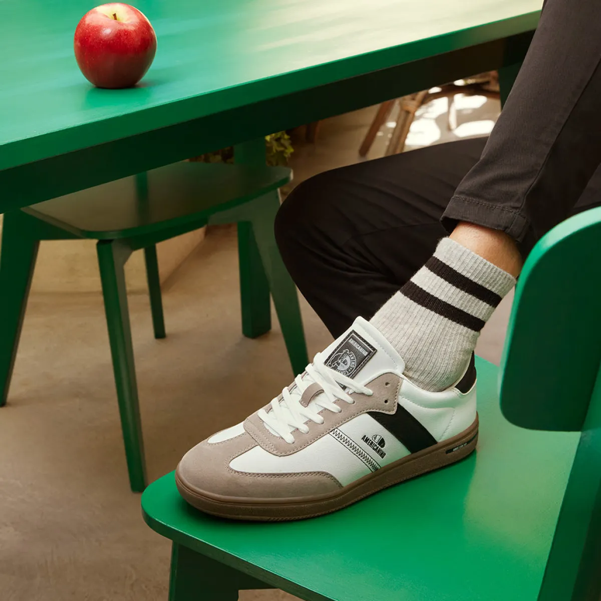 New Sneakers casual da uomo bianche con dettagli neri e logo Uomo Sneakers Uomo