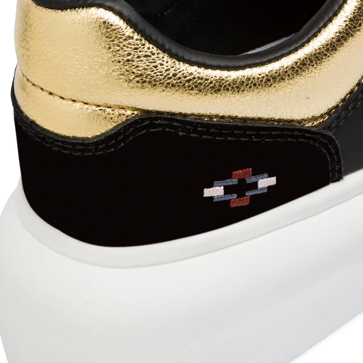 Online Sneakers con suola platform nere da donna con dettaglio oro Donna Sneakers Donna