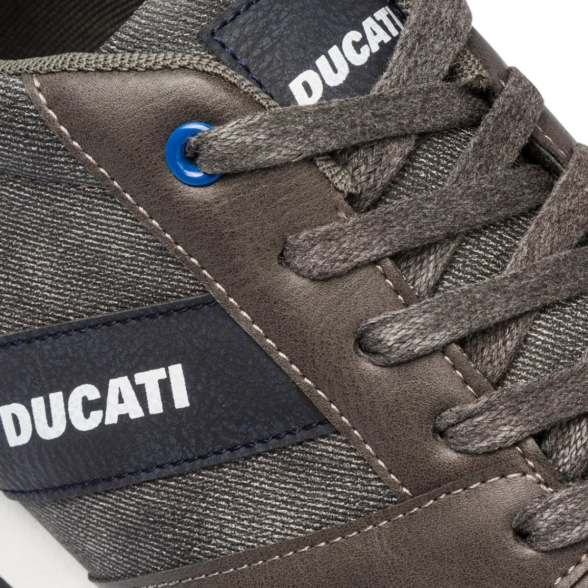 Sneakers grigie da uomo con logo laterale Uomo Sneakers Uomo