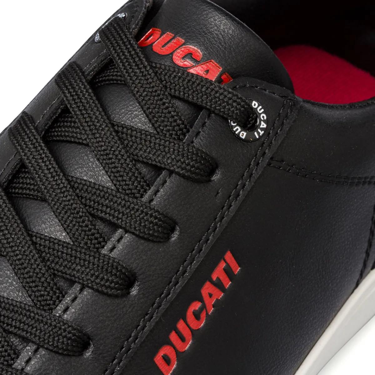 Sale Sneakers nere da Uomo con logo rosso Uomo Sneakers Uomo