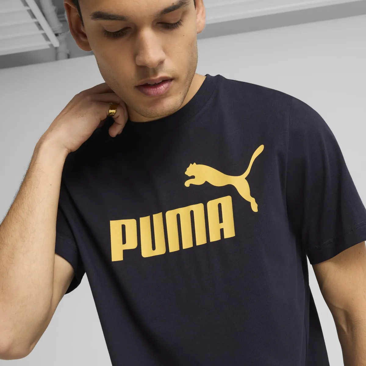 Sale T-shirt blu da Uomo con logo frontale giallo ESS No. 1 Uomo Abbigliamento Puma|T-Shirt Uomo