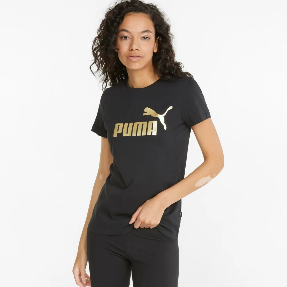 Sale T-shirt nera da donna con logo oro Essentials + Donna Abbigliamento Puma|T-Shirt Donna