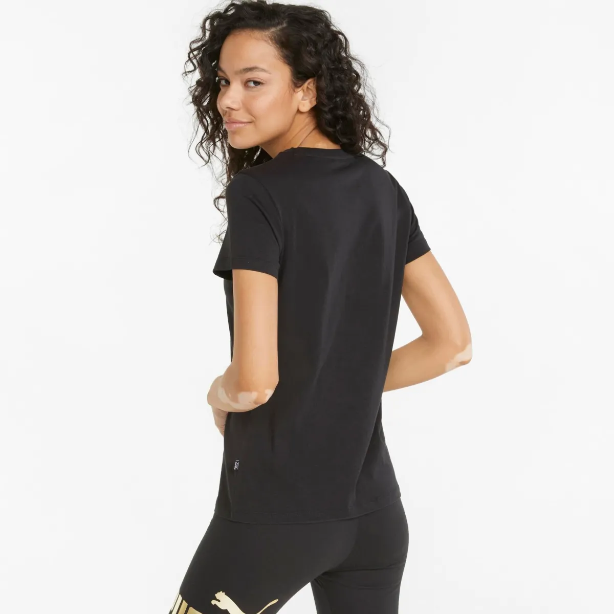 Sale T-shirt nera da donna con logo oro Essentials + Donna Abbigliamento Puma|T-Shirt Donna