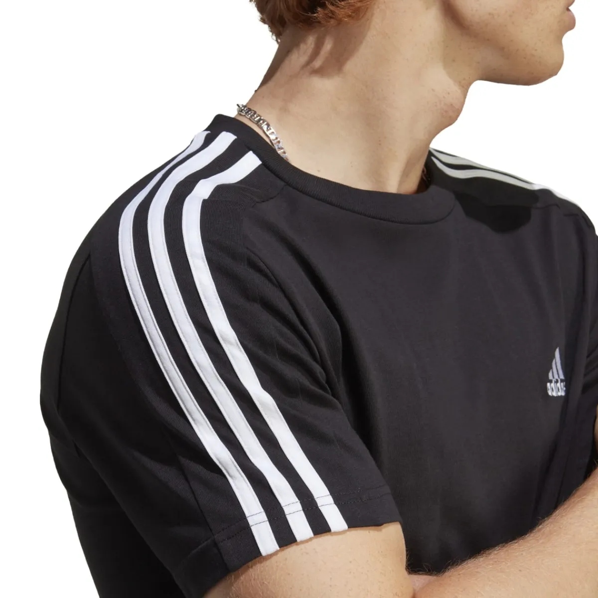 Best T-shirt nera da uomo con logo sul petto Essentials 3-Stripes Uomo Abbigliamento Adidas|T-Shirt Uomo